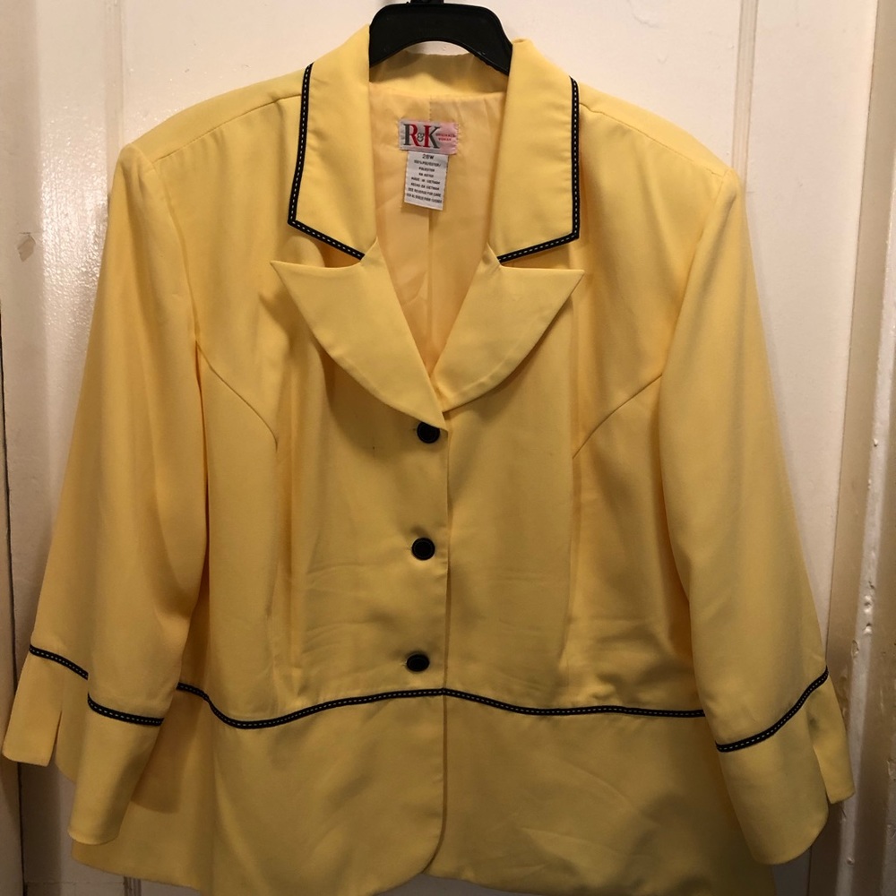 Skirt suit